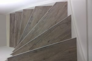 Trapafwerking met Naaldhout PVC